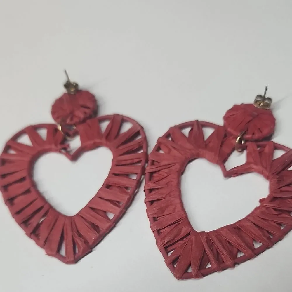 Plunder Red Heart-Shaped Earrings